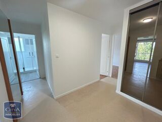  Appartement à louer 3 pièces 65 m²