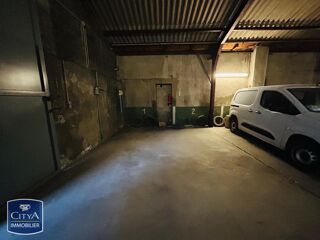  Parking / Garage à louer 
