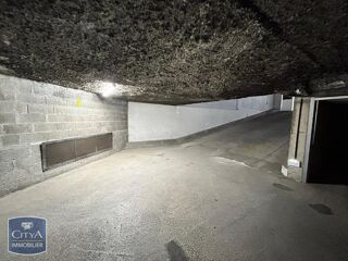  Parking / Garage à louer 