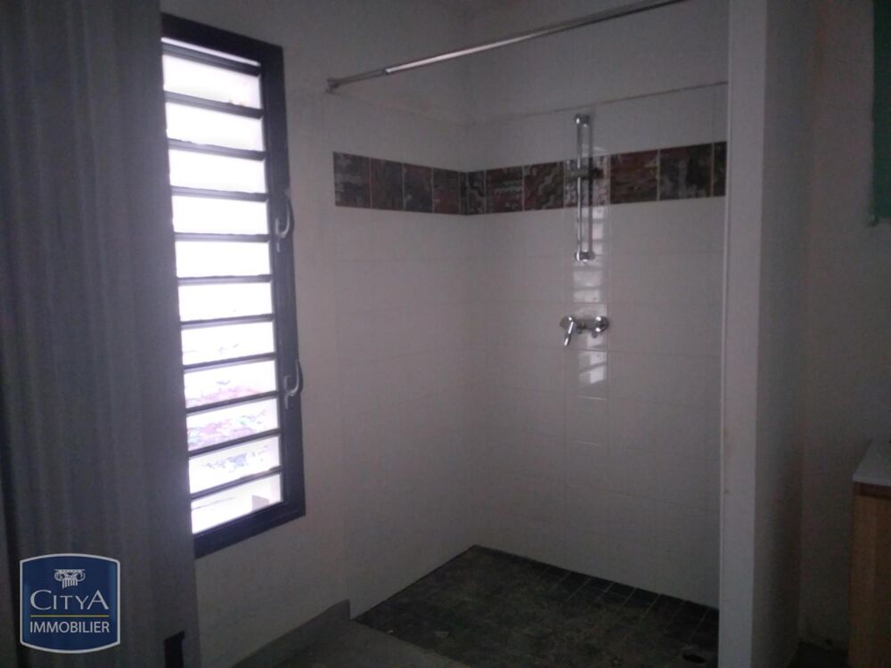 location Appartement - 2 pièce(s) - 49 m² Saint-Pierre (97410)