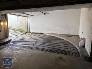  Parking / Garage à louer 