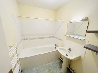  Appartement à louer 3 pièces 70 m²
