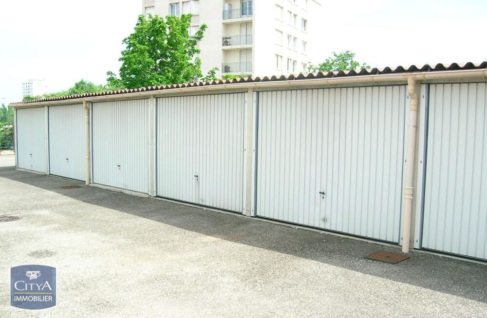 location Parking / Garage - 12 m² Vénissieux (69200)