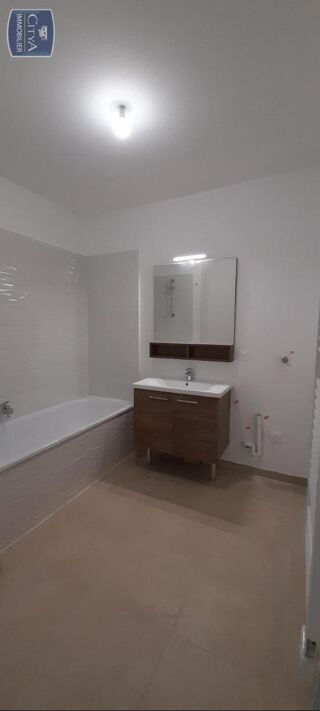 location Appartement - 3 pièce(s) - 60 m² Fréjus (83600)