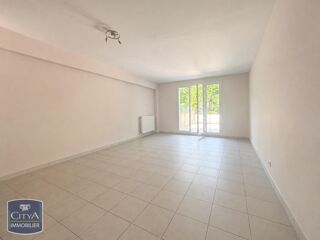  Appartement à louer 3 pièces 75 m²