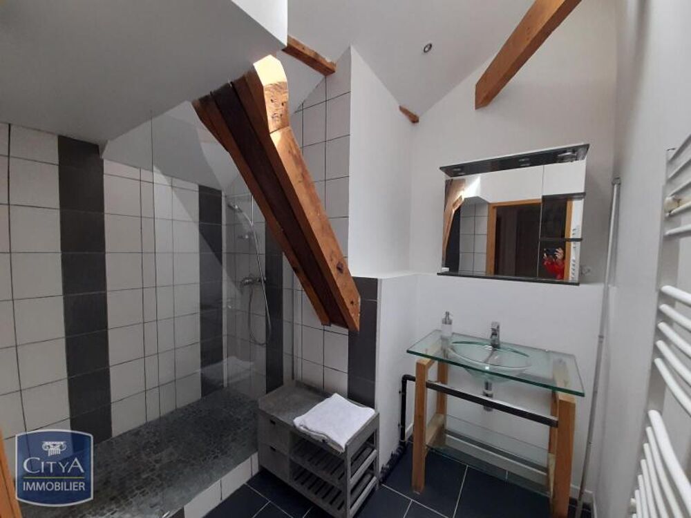 À LOUER : Appartement T3 situé à PAU, dans le code posta....