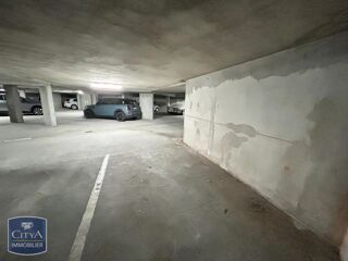  Parking / Garage à louer 