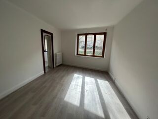  Appartement à louer 2 pièces 81 m²