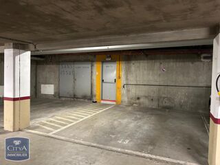  Parking / Garage à louer 