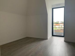  Appartement à louer 4 pièces 83 m²