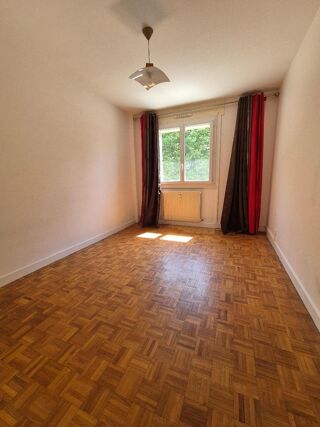  Appartement à louer 4 pièces 86 m²
