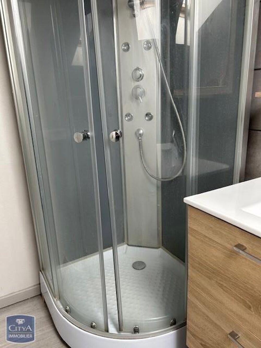 À louer, charmant appartement rénové de type T2 situé au....