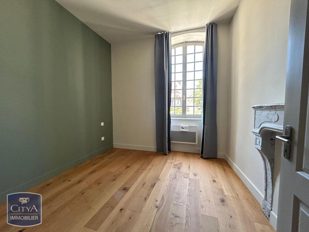 "Rénovation Monument Historique" À LOUER : Appartement T....