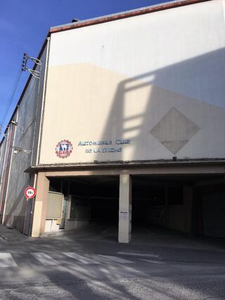  Parking / Garage à louer 