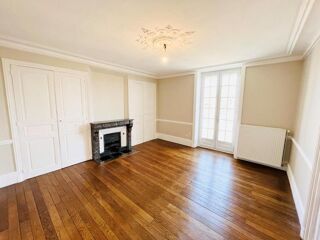  Appartement à louer 3 pièces 85 m²