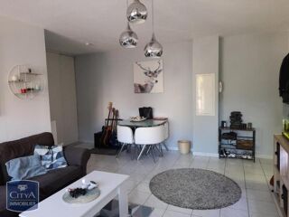  Appartement à louer 3 pièces 65 m²