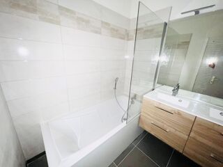  Appartement à louer 2 pièces 64 m²