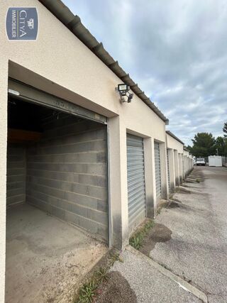  Parking / Garage à louer 