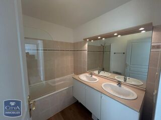  Appartement à louer 3 pièces 64 m²