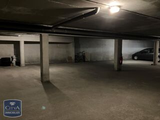  Parking / Garage à louer 