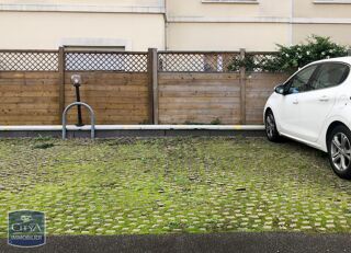  Parking / Garage à louer 