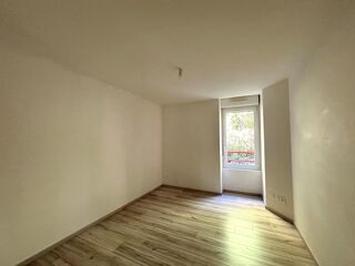  Appartement à louer 3 pièces 74 m²