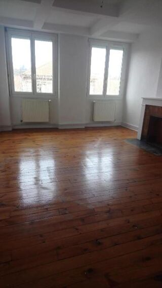  Appartement à louer 3 pièces 76 m²