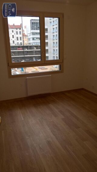  Appartement à louer 4 pièces 85 m²