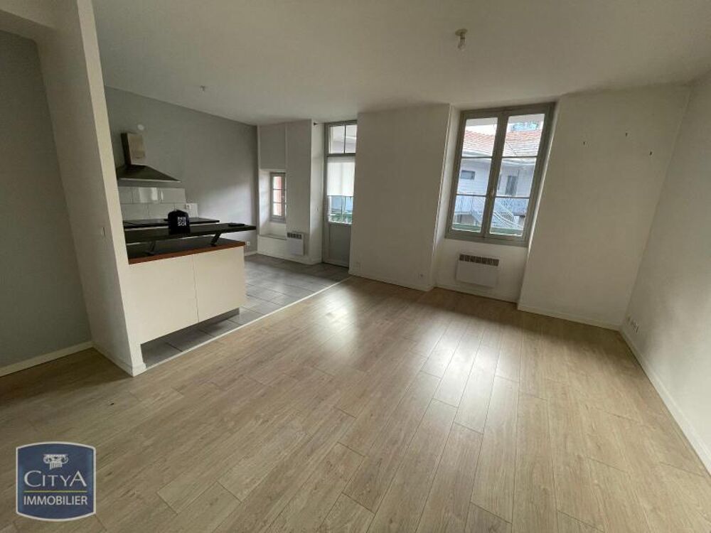 À LOUER : Appartement T3 situé en plein coeur de Pau. Ce ....
