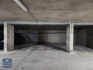  Parking / Garage à louer 