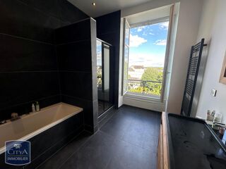  Appartement à louer 3 pièces 125 m²