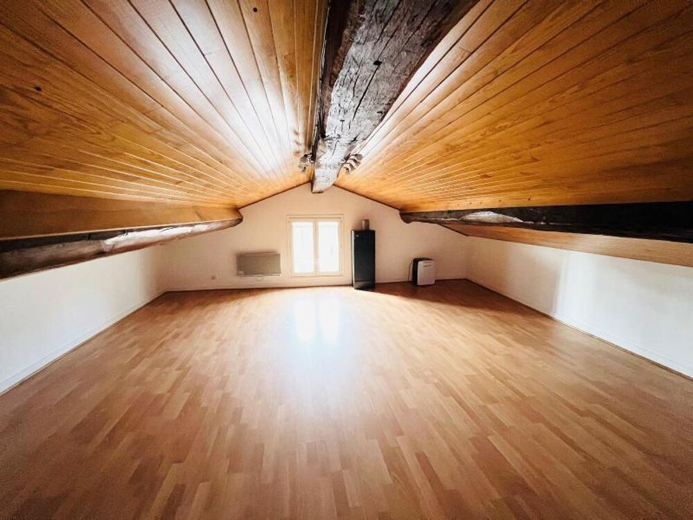 Appartement T2 duplex situé sur les quai de Saone à Maco....