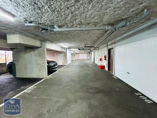  Parking / Garage � louer 
