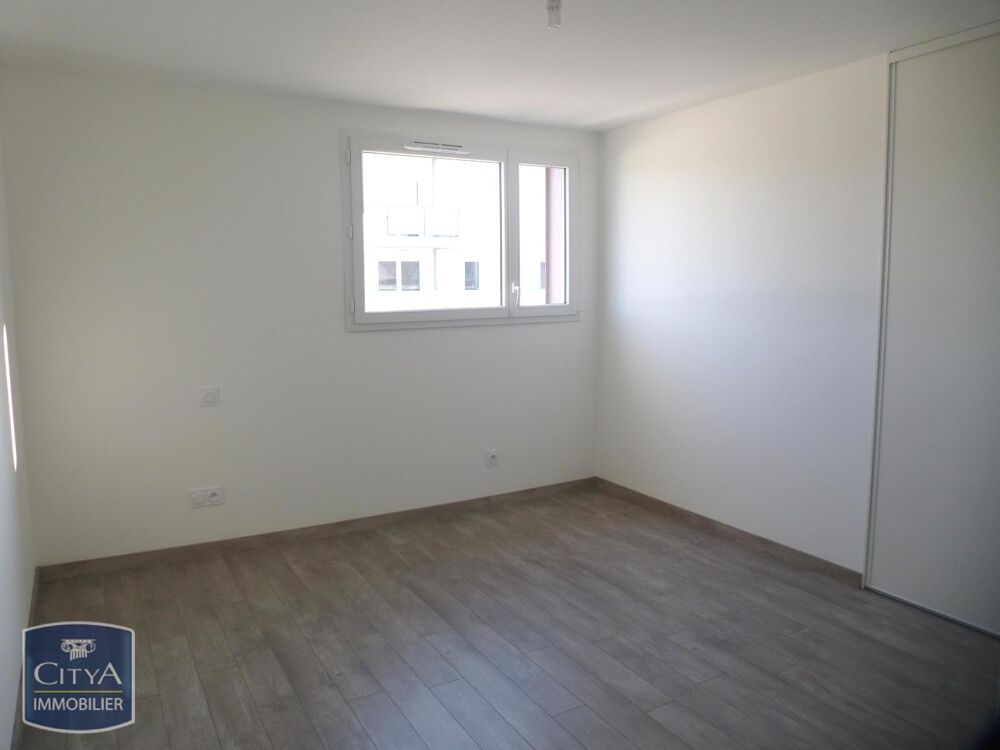 location Appartement - 3 pièce(s) - 70 m² Changé (53810)
