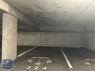  Parking / Garage à louer 