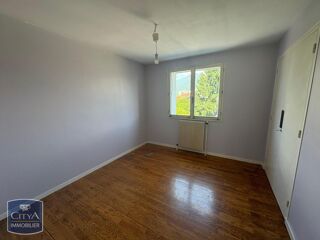  Appartement à louer 4 pièces 77 m²