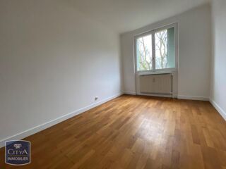  Appartement à louer 4 pièces 74 m²
