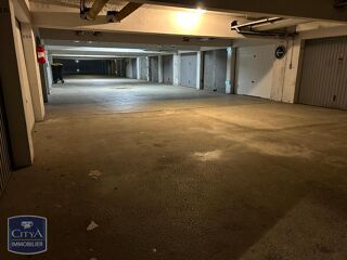  Parking / Garage � louer 