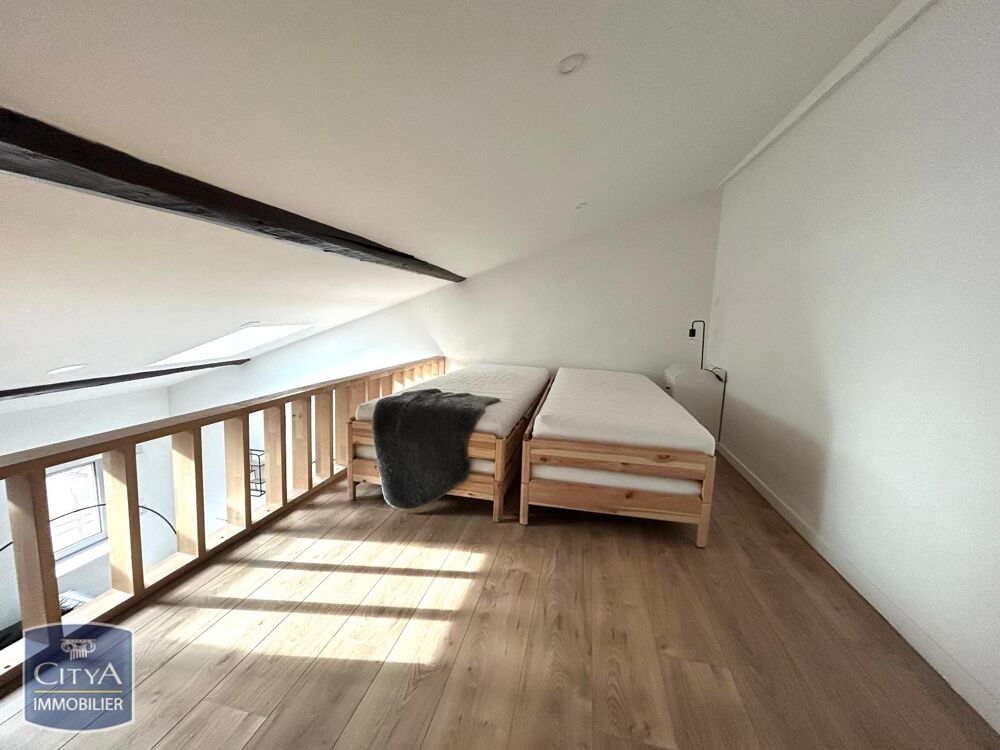 À LOUER : Appartement meublé à Saint-Étienne, situé dans....