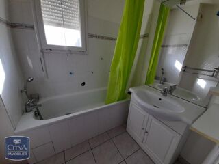  Appartement à louer 3 pièces 65 m²