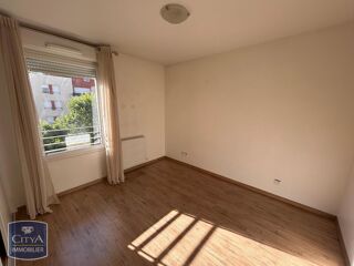  Appartement à louer 4 pièces 75 m²