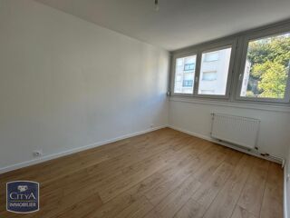  Appartement à louer 4 pièces 77 m²