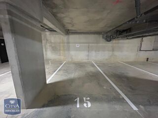  Parking / Garage à louer 