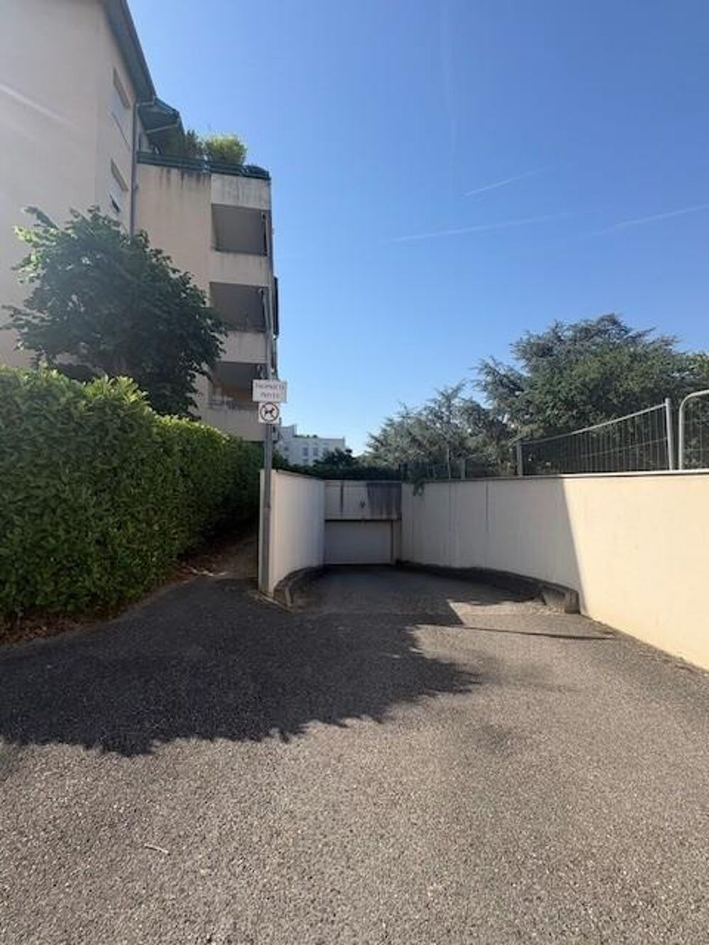 location Parking / Garage Décines-Charpieu (69150)