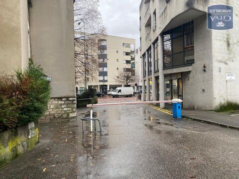  Parking / Garage  louer 