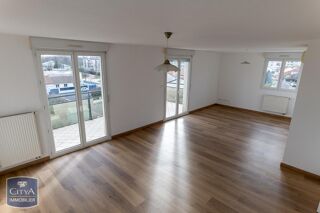  Appartement à louer 4 pièces 104 m²