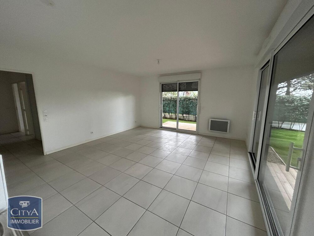 location Appartement - 3 pièce(s) - 68 m² Cannes La Bocca (06150)