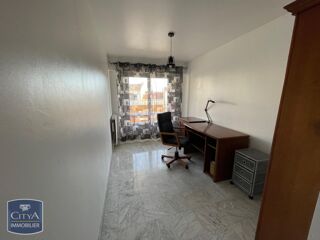  Appartement à louer 4 pièces 79 m²