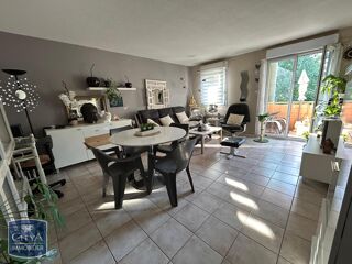  Appartement à louer 3 pièces 65 m²