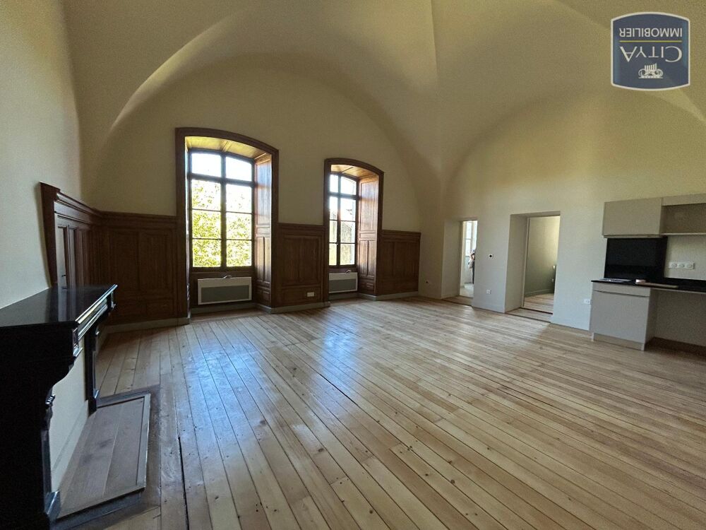 "Rénovation Monuments Historiques" À LOUER : Appartement....
